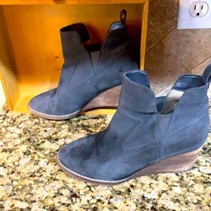 Blondo Waterproof gray 8.5 bootie  wedges